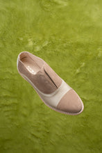 Load image into Gallery viewer, Dark beige suede, metallic leather leather oxford shoes.