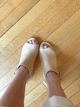Load image into Gallery viewer, P-1324 Cream Cobra Sandal