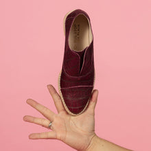 Load image into Gallery viewer, Model holding Oxblood wine leather embossed oxford