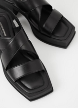 Load image into Gallery viewer, HENNIE Black Strappy Platform Sandals
