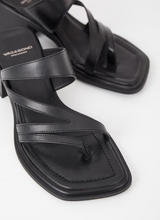 Load image into Gallery viewer, Black Thong Sandals With Straps