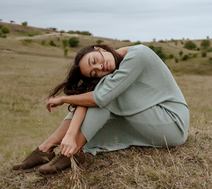 NORA III Dry Seagrass Suede Sneaker