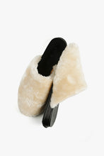 Load image into Gallery viewer, Sheepskin slipper