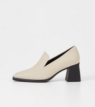 Load image into Gallery viewer, HEDDA Off-White Pumps