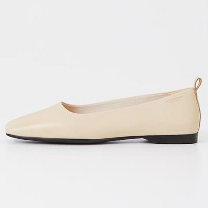 DELIA Off White Flats