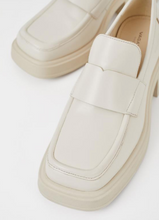 Load image into Gallery viewer, Chunky Cream Heeled Loafers