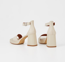 Load image into Gallery viewer, Chunky Heeled Cream Sandals