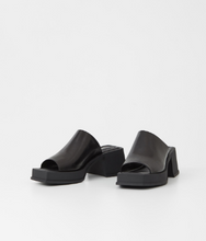 Load image into Gallery viewer, HENNIE Black Leather Slide