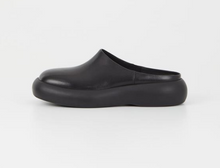 Load image into Gallery viewer, JANICK Black Leather Platform Mules