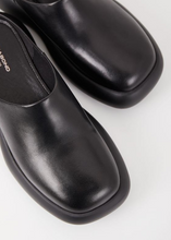 Load image into Gallery viewer, JANICK Black Leather Platform Mules