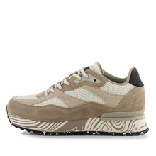 Load image into Gallery viewer, Beige and white platform sneaker